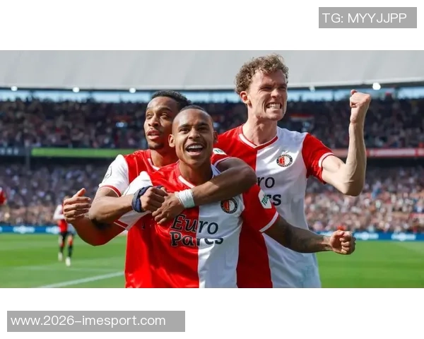 拜仁派球探考察费耶诺德19岁右后卫雷德引发关注